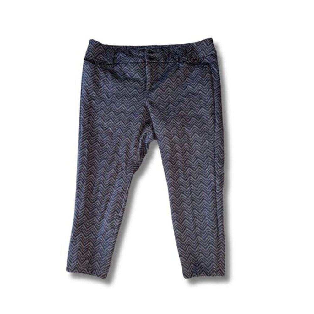 Torrid 18R Black Gray Chevron Striped Ankle Dress Pant